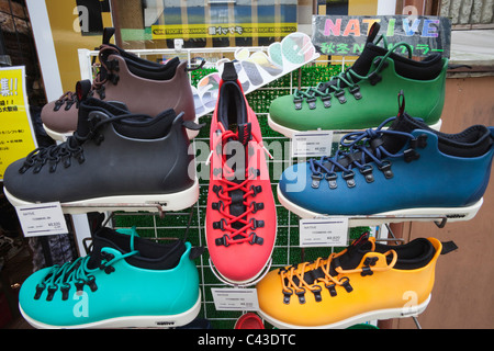 Asien, Japan, Honshu, Tokio, Harajuku, Takeshita Dori, Takeshita Straße, Geschäfte, Einkaufen, Schuh, Schuhe, Stiefel, Tourismus, Reisen, Ho Stockfoto