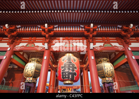 Asien, Japan, Honshu, Tokio, Asakusa, Asakusa Kannon Tempel, Sensoji-Tempel, Tempel, Tempel, Laterne, Laternen, Nachtansicht, Illu Stockfoto