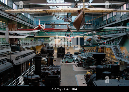 Innenraum der Kostelni Nationales Technisches Museum im Stadtteil Holesovice in Prag in der Tschechischen Republik Stockfoto