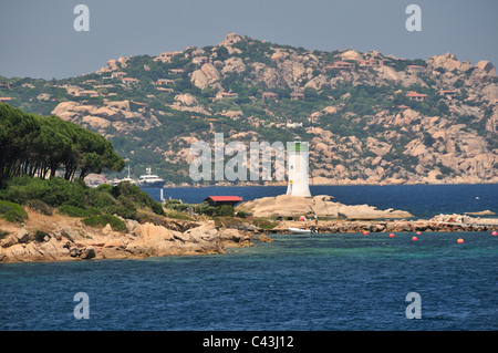 Leuchtturm am Eingang zum Hafen von Palau, Maddalena, Sardinien, Italien Stockfoto