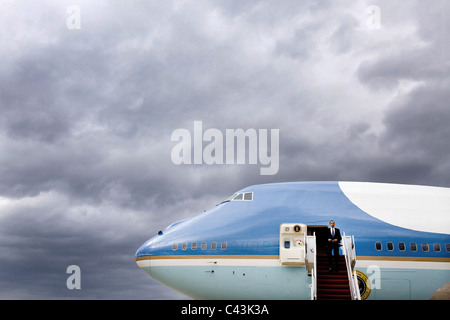 Präsident Barack Obama verlässt Air Force One auf der Andrews Air Force Base nach einer Reise nach New Mexico Stockfoto