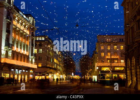 Zürich, Schweiz, Kanton Zürich, Stadt, Stadt, Straße, Bahnhofstraße, Häuser, Wohnungen, Dämmerung, Leuchten, Beleuchtung, Weihnachten, li Stockfoto