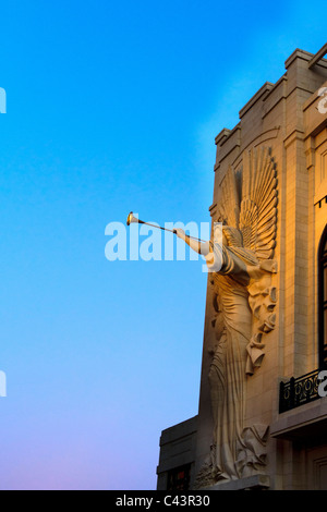 Engel, Statue, Trompete, Bass Performance Hall, Fort Worth, Nancy Lee, darstellende Kunst, Sonnenuntergang, Texas, USA Stockfoto