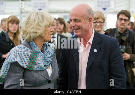 Herzogin von Cornwall im Gespräch mit Sir John Scarlett ehemaliger Leiter des MI6 bei Hay Festival 2011 Stockfoto