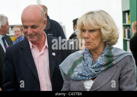 Herzogin von Cornwall im Gespräch mit Sir John Scarlett ehemaliger Leiter des MI6 bei Hay Festival 2011 Stockfoto