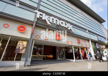 Die Schaufenster von der High Street Einzelhändler T-K-Maxx auf der Market Street, Manchester. (Nur zur redaktionellen Verwendung). Stockfoto