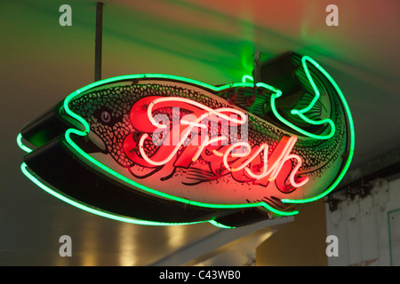 Frischer Fisch Neon anmelden, Pike Place Market Seattle USA Stockfoto