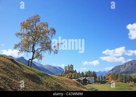 Reisen, Natur, Geografie, Europa, Schweiz, Graubu modern, Graubünden, Engadin, Tarasp, Schweizer Alpen, Schloss, Dorf, Haus, übe Stockfoto