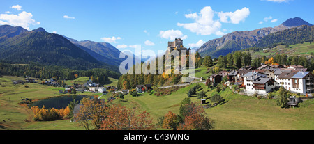 Reisen, Natur, Geografie, Europa, Schweiz, Graubu modern, Graubünden, Engadin, Tarasp, Schweizer Alpen, Schloss, Dorf, Haus, übe Stockfoto