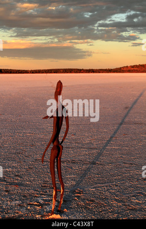 Skulptur von Antony Gormley, innen Australien Ausstellung über Lake Ballard, Western Australia Stockfoto