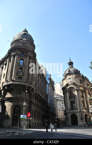 Blauer Himmel Neo-klassischen BBVA Leben Security Bank und Börse Gebäude, Central Business Civic District, Santiago, Chile Stockfoto