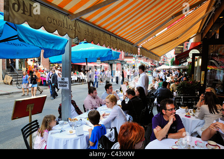 Essen im Freien in Angelos italienisches Restaurant in der Mulberry Street in Little Italy in New York City Stockfoto