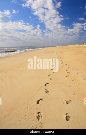 Fußabdrücke auf dem Strand, Cape Hatteras National Seashore, Outer Banks, Buxton, North Carolina, USA Stockfoto