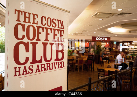 Schilder Werbung Costa Coffee Club, Costa Coffee, Clacket Lane Autobahnraststätte, M25, Surrey UK Stockfoto