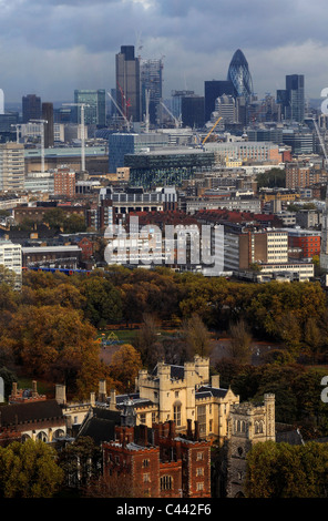 Ein Blick auf Londons Dächer in Richtung der Stadt Stockfoto