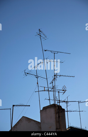 TV-Antennen auf den Dächern Stockfoto