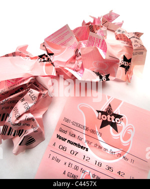 Nationale Lotterie-Tickets - eine neue, andere verworfen Stockfoto