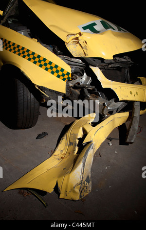 Detail eines Taxis bei einem Unfall zerstört Stockfoto