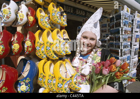 Amsterdam, Clogs, Kostüm, Niederländisch, Mädchen, Holding, Holiday, Holland, Europa, Wahrzeichen, Modell, Niederlande, Postkarten, freigegeben, Se Stockfoto