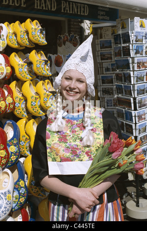 Amsterdam, Clogs, Kostüm, Niederländisch, Mädchen, Holding, Holiday, Holland, Europa, Wahrzeichen, Modell, Niederlande, Postkarten, freigegeben, Se Stockfoto