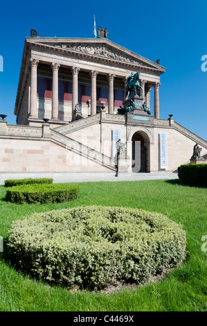 Außenansicht des Kunstmuseums der Neuen Nationalgalerie auf der Museumsinsel OR Museumsinsel im Berliner Bezirk Mitte Stockfoto