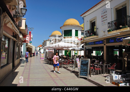 Strassencafé, Rua Dr. Teófilo Braga, Vila Real de Santo António, Region Distrikt Faro, Algarve, Portugal Stockfoto