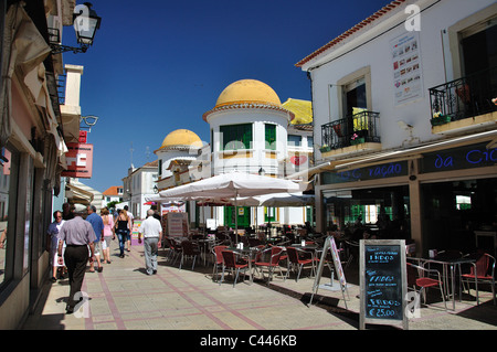 Strassencafé, Rua Dr. Teófilo Braga, Vila Real de Santo António, Region Distrikt Faro, Algarve, Portugal Stockfoto