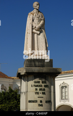 Francisco Gomes Avelar (1739-1812). Bischof der Algarve. Statue im Largo da Se. Faro. Algarve. Portugal. Stockfoto