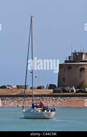 Sicht nach hinten Heck Luxus Segeln Yacht mit Crew Stockfoto