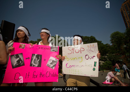 Protest gegen Tabakwerbung gezielt an Jugendliche, am Union Square in New York. Stockfoto