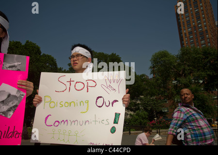 Protest gegen Tabakwerbung gezielt an Jugendliche, am Union Square in New York. Stockfoto