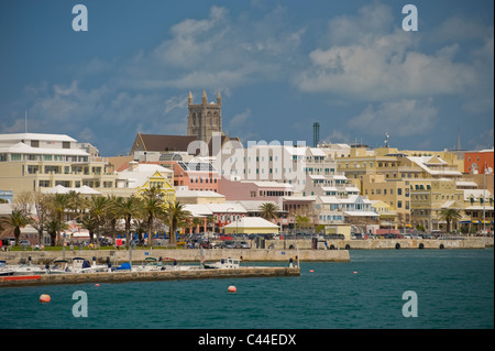 Die Uferpromenade und bunte, historische Architektur von Hamilton, Bermuda. Stockfoto