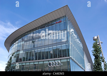 West London Audi Architekten ein Autohaus Eröffnung in 2009 in einem denkmalgeschützten Gebäude von Wilkinson eyre Stockfoto