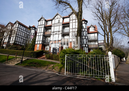 Holly Lodge Estate, Makepeace Mansions, umzäunte Wohnblocks, Highgate, London, N6, England, UK. Stockfoto