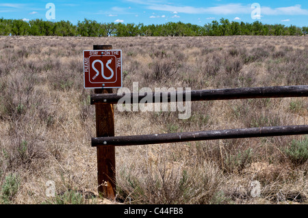 "Bitte bleiben Sie auf der Spur" zu unterzeichnen, Sand Creek Massacre National Historic Site, Eads, Colorado. Stockfoto