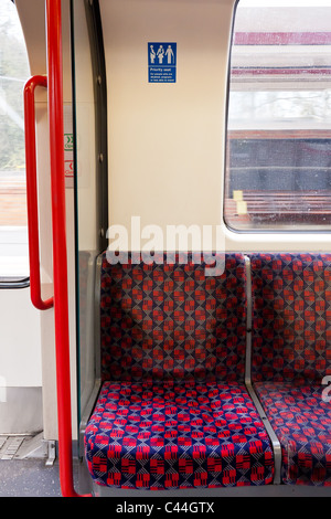 Priorität auf der zentralen U-Bahn Platz Stockfoto