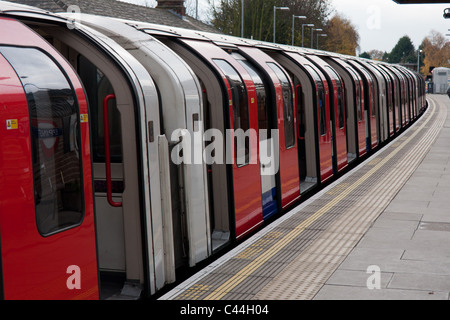 Stationäre Epping u-Bahnstation am östlichen Ende von der Central Line Stockfoto