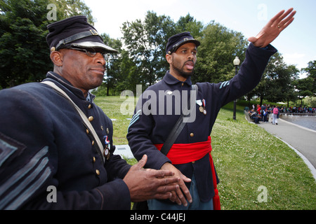 Reenactors in der Uniform eines das 54. Massachusetts Volunteer Infantry Regiment, eine schwarz-Einheit im amerikanischen Bürgerkrieg Stockfoto