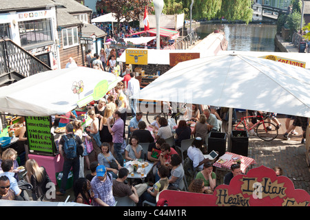 Am Wochenende Essen Stände - Camden Lock Market - London Stockfoto