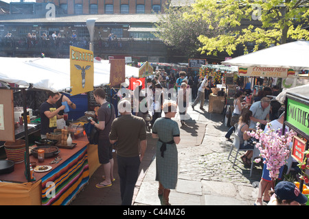 Am Wochenende Essen Stände - Camden Lock Market - London Stockfoto