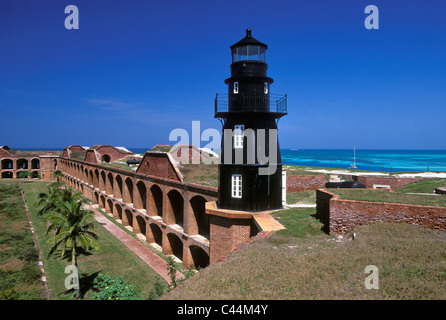 Garten wichtigen Leuchtturm und Fort Jefferson in Dry Tortugas Nationalpark in Monroe County, Florida Stockfoto