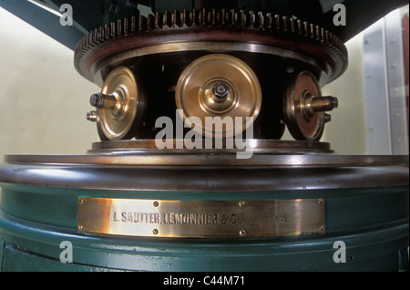 Drehen der Mechanismus und die Basis der ersten Bestellung Fresnel-Linse in Saint Augustine Lighthouse in St. Johns County, Florida Stockfoto