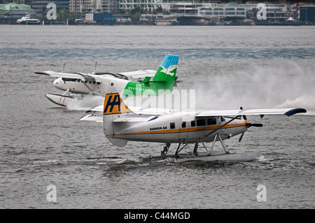 Wasserflugzeuge abheben von Vancouvers Hafen. Stockfoto