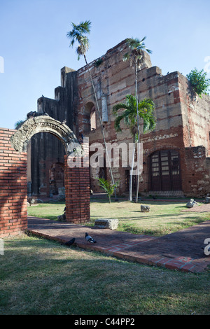 Ruine des Hospital de San Nicolas de Bari, Santo Domingo, Dominikanische Republik Stockfoto