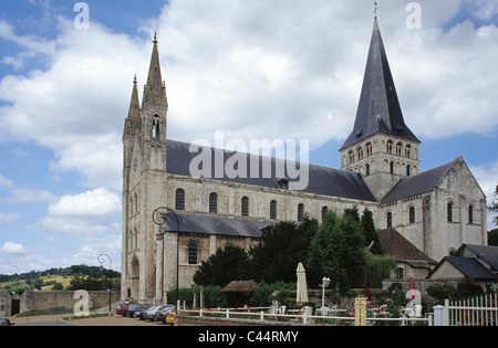 Die Norman Abtei von Saint Georges de Boscherville in das Dorf von Saint-Martin-de-Boscherville baut aus Kalkstein, Normandie Stockfoto