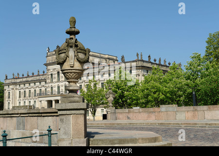 Deutschland, Mecklenburg-Vorpommern, Ludwigslust, dekorative Vase, Kallsandstein, Sandstein, Schlossbrücke, Burg, Architektur Stockfoto