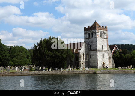 Bisham All Saints Church an der Themse in Bisham, in der Nähe von Marlow in Buckinghamshire, England. Stockfoto