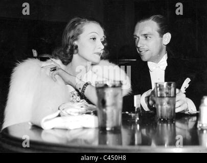 Marlene Dietrich und Douglas Fairbanks Jr. im Film premiere 1937 Stockfoto