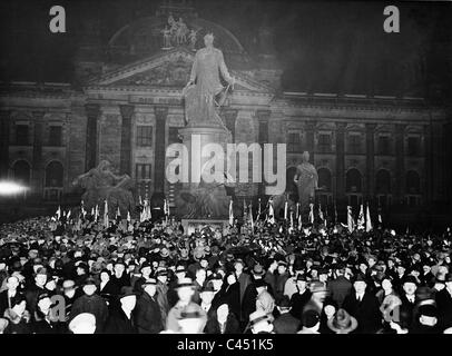 Bismarck-Rallye der deutschen nationalen Volkspartei am Bismarck-Denkmal vor dem Berliner Reichstag, 1933 Stockfoto