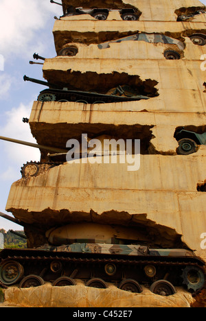 Hoffen Sie auf Frieden Skulptur von Armand Fernandez (1928-2005) außerhalb der libanesischen Ministerium für Verteidigung, Yarze, Beirut, Libanon. Stockfoto